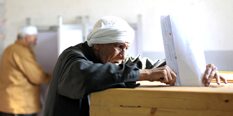 Los egipcios van a las urnas en elecciones parlamentarias