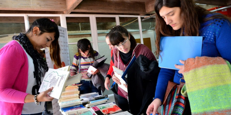 Futuros egresados, el programa que ayuda a estudiantes a lograr el título