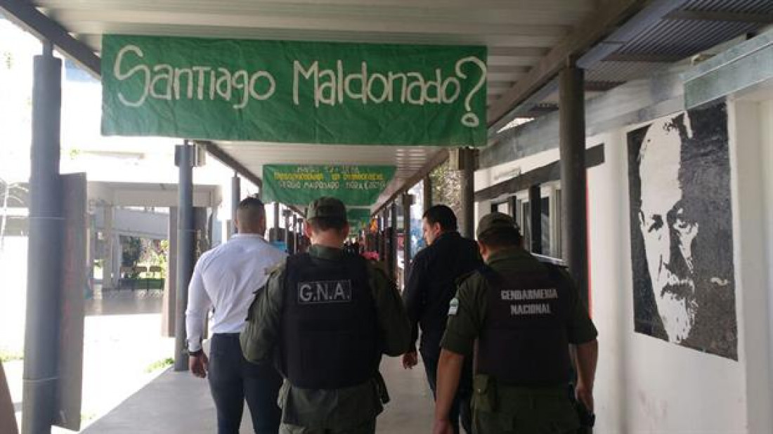 Gendarmería entró a la Universidad Nacional de Rosario durante un acto por Maldonado