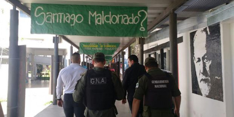 Gendarmería entró a la Universidad Nacional de Rosario durante un acto por Maldonado