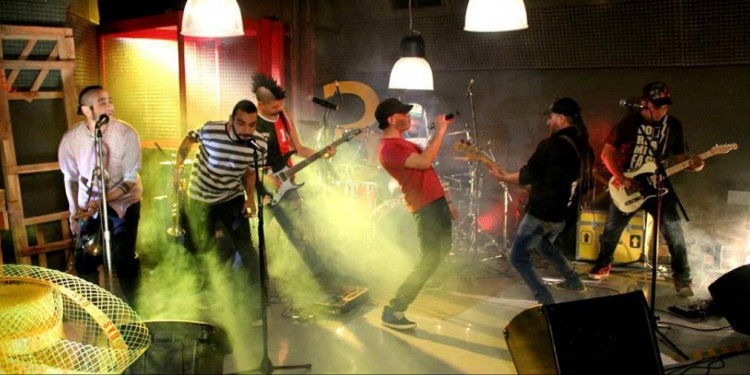 Para rockearla en la tele se viene "El último acorde"