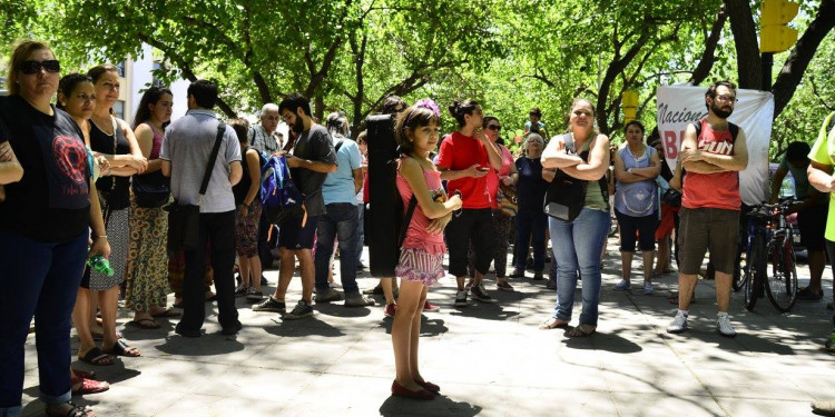 El Gobierno Provincial continúa sin dar respuesta a docentes suplentes despedidos