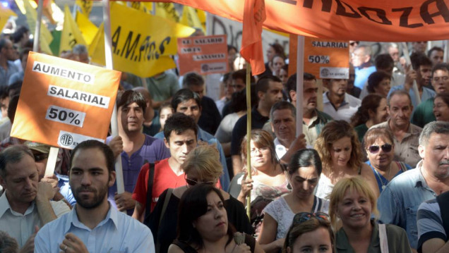 imagen Paritarias: sindicatos analizan pedir hasta 50% de aumento