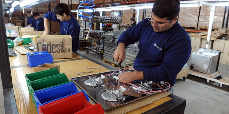 La desocupación bajó en el país al 9 % y subió en Mendoza al 6,4 %