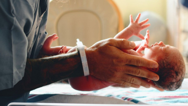 imagen Sin importar el género, las parejas podrán compartir licencia por nacimiento o adopción