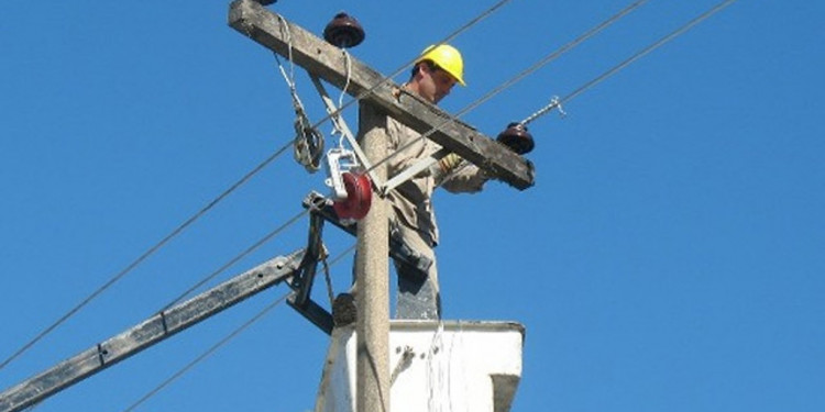 Subsidarán con $ 60 millones a cooperativas eléctricas para la realización de obras