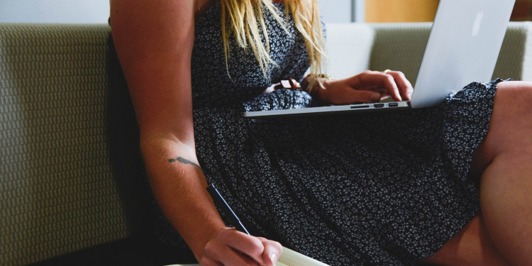 ¿Qué es el sitting time, considerado el nuevo hábito de fumar?