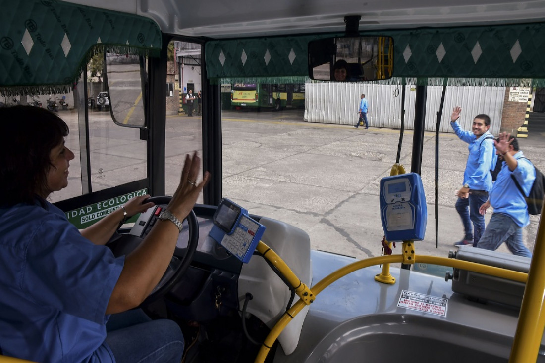 Ahora, las empresas de transporte deberán tener mujeres al volante