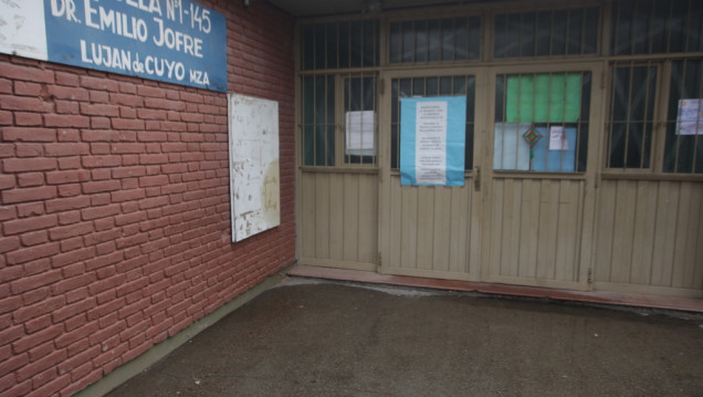imagen Analizan el agua de una escuela para conocer la causa de una intoxicación masiva