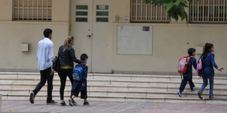 Para la DGE, sólo adhirieron al paro 47 de los 54 mil docentes