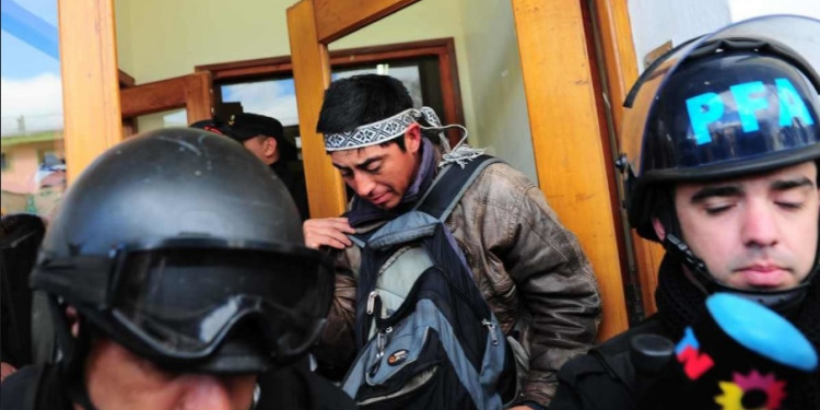 Los mapuches se reunieron con Otranto y levantaron la toma del juzgado de Esquel