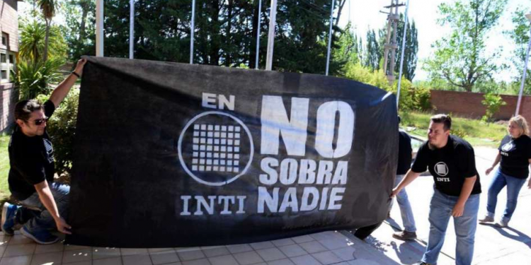 Trabajadores de INTI Mendoza comenzaron un acampe de 48 horas