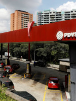 Histórico: ponen tope a la venta de combustible en Venezuela por escasez