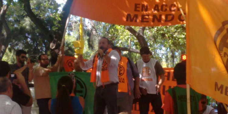 Trabajadores estatales realizan paro nacional y marchan a plaza de Mayo