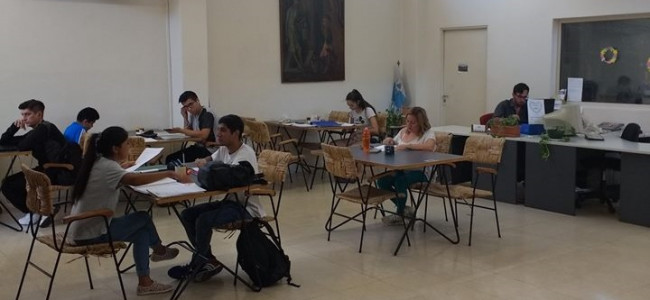 La Biblioteca San Martín florece: con aire, WiFi, más libros y colmada de estudiantes