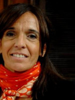 Media sanción al proyecto de becas para ayudar a mujeres víctimas de violencia familiar