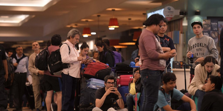 El paro en Aerolíneas Argentinas afecta a 40.000 pasajeros