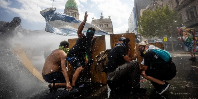 Violencia social: qué cambió en 20 años y cómo la economía, la política y las redes erosionan los vínculos colectivos