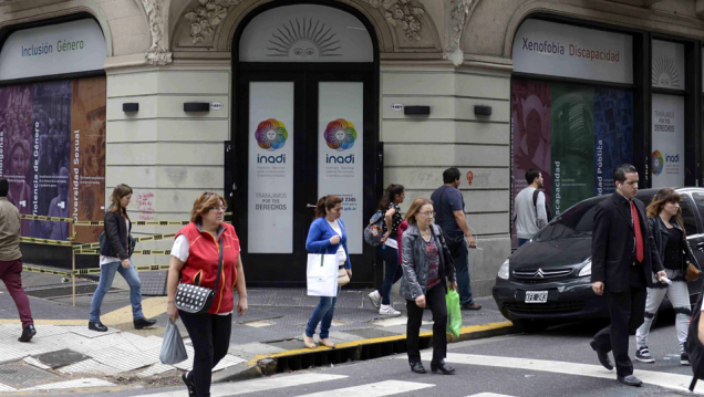 imagen El Gobierno nacional comunicó el cierre del Inadi, creado en los 90 con espíritu antidiscriminatorio