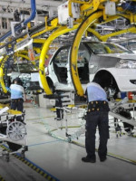 Automotrices suspendieron a 5500 empleados debido a la crisis económica