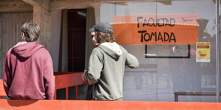 Tras la toma, los estudiantes se reúnen en una nueva asamblea