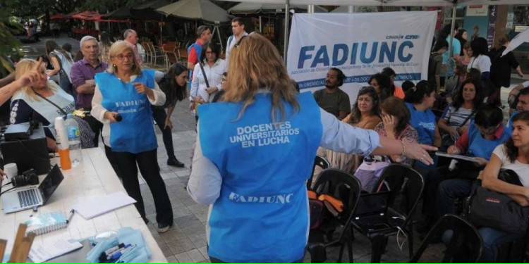 Docentes universitarios realizarán el 14 una jornada de lucha