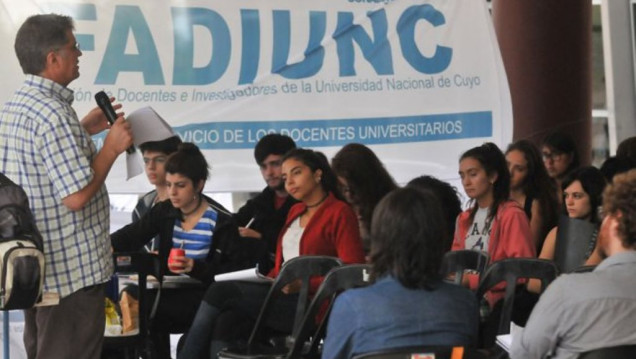 imagen Los docentes de la UNCUYO hoy suman 15 días de protesta