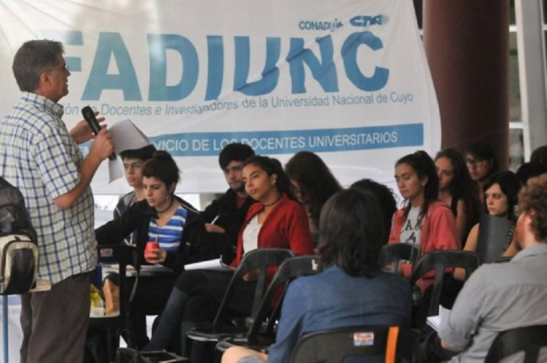 Docentes universitarios pararán el 10 y el 11 de abril 