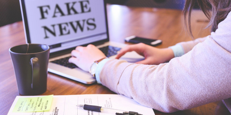 Cómo llegan al oficio periodistas más jóvenes: experiencias y obstáculos