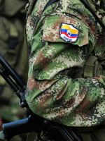 Las FARC reparan a las víctimas de la guerrilla entregándoles sus bienes activos