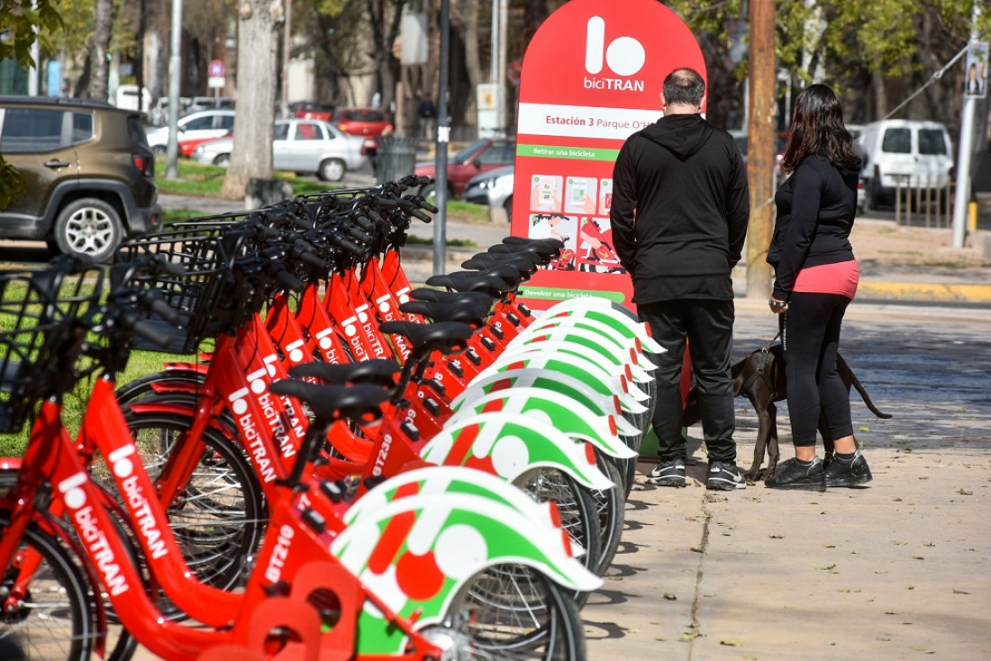 Ya funciona BiciTran en Mendoza: cómo usar el servicio de bicicletas públicas