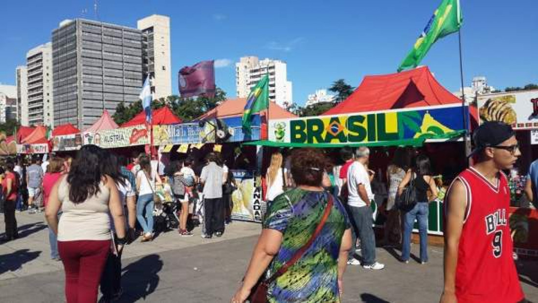 Feria de colectividades en Guaymallén 