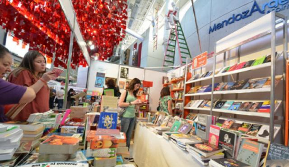 Continúan las actividades y las visitas en la Feria del Libro