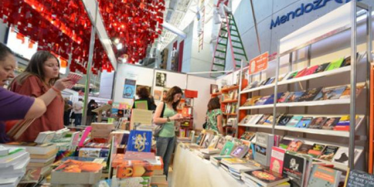 Continúan las actividades y las visitas en la Feria del Libro