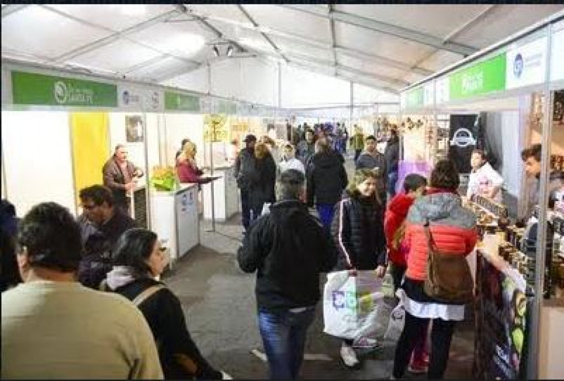 Cornejo participó en la inauguración del stand de Argentina en Fitur