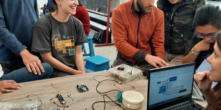 Tecnologías libres y abiertas: una puerta a desarrollar y ampliar conocimiento 