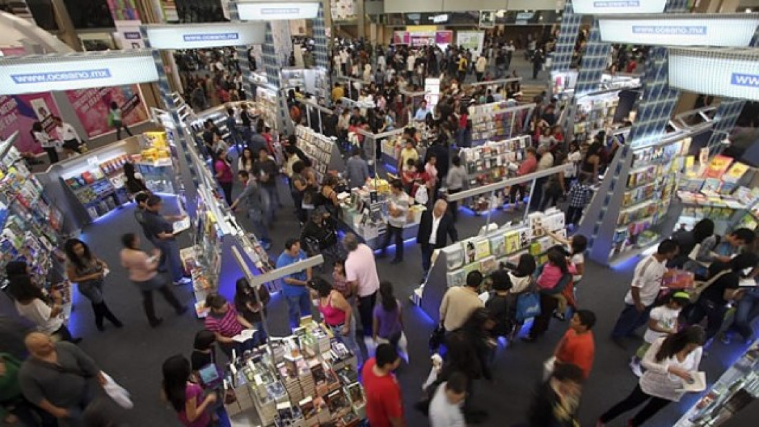 [MÓVIL] La EDIUNC exhibió 25 publicaciones en la Feria de Guadalajara.
