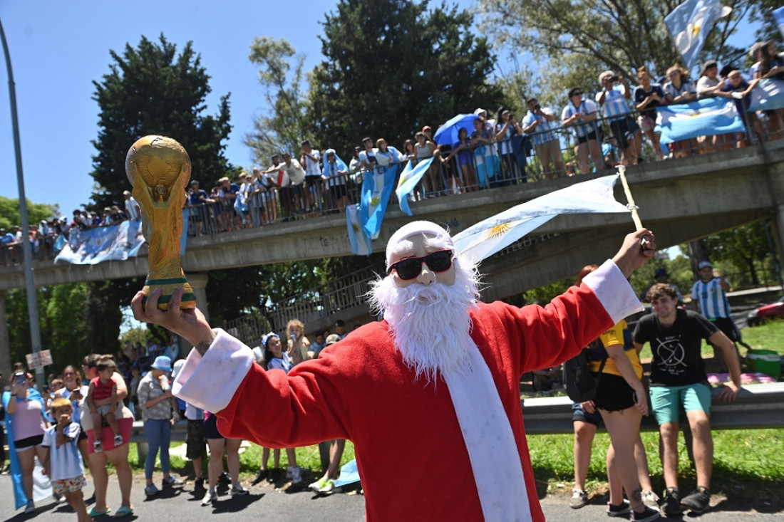 Locura por la Selección: el color y los festejos coparon la Plaza de Mayo y el Obelisco