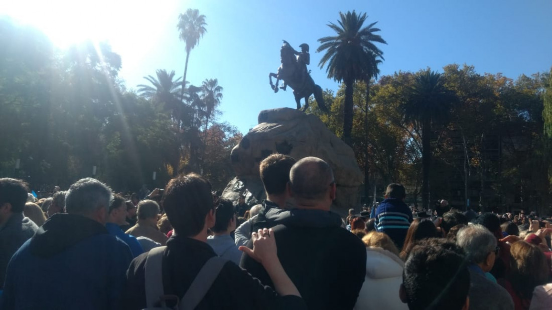 Mendoza celebró el 25 de Mayo en la nueva Plaza San Martín 