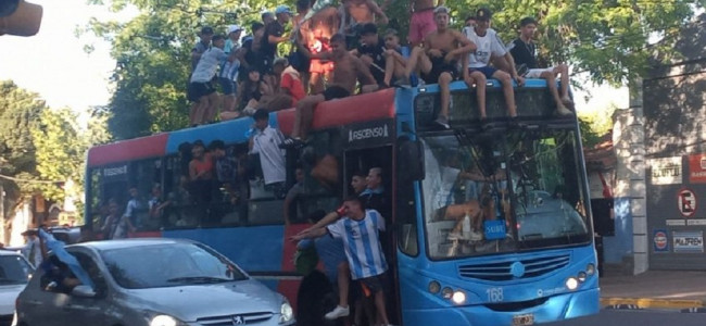 Camino a la final: Suarez pidió "responsabilidad" y recomendó celebrar en las plazas de los barrios