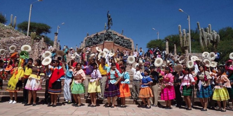 Febrero llega a puro baile y música, entre carnavales y festivales de mitad de verano