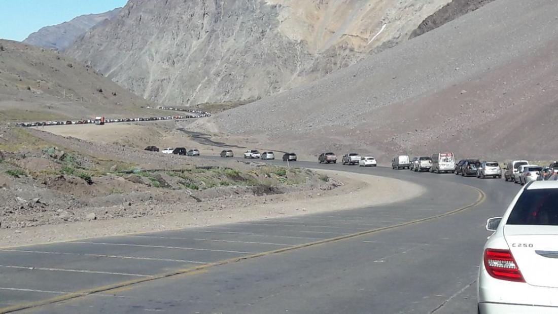 Largas demoras para pasar a Chile