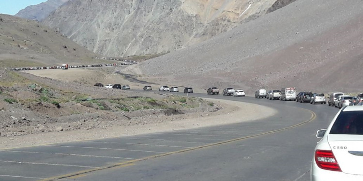 Largas demoras para pasar a Chile