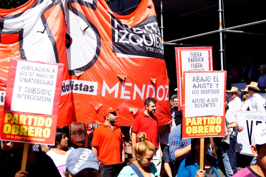 imagen La defensa del agua, de la educación y de la ciencia se colaron en la previa del Carrusel