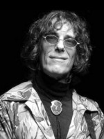 Spinetta se recupera de una operación por divertículos 