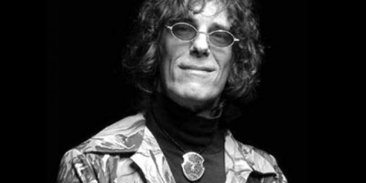 Spinetta se recupera de una operación por divertículos 