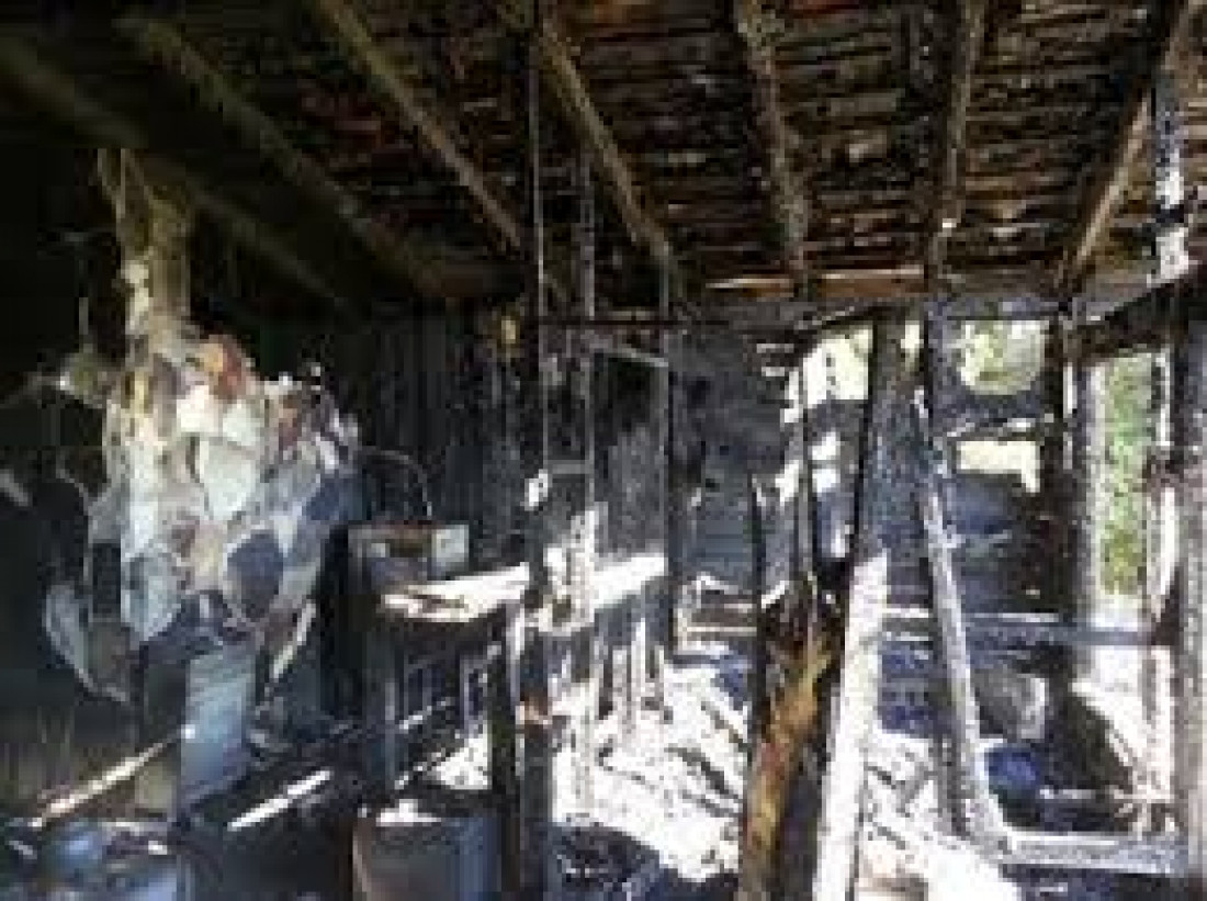 Incendio intencional en FM Comarca Andina