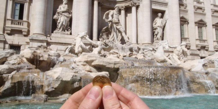 ¿Quién se queda con las monedas tiradas en la Fontana di Trevi?