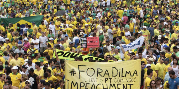 Una multitud pidió la renuncia de Dilma Rousseff