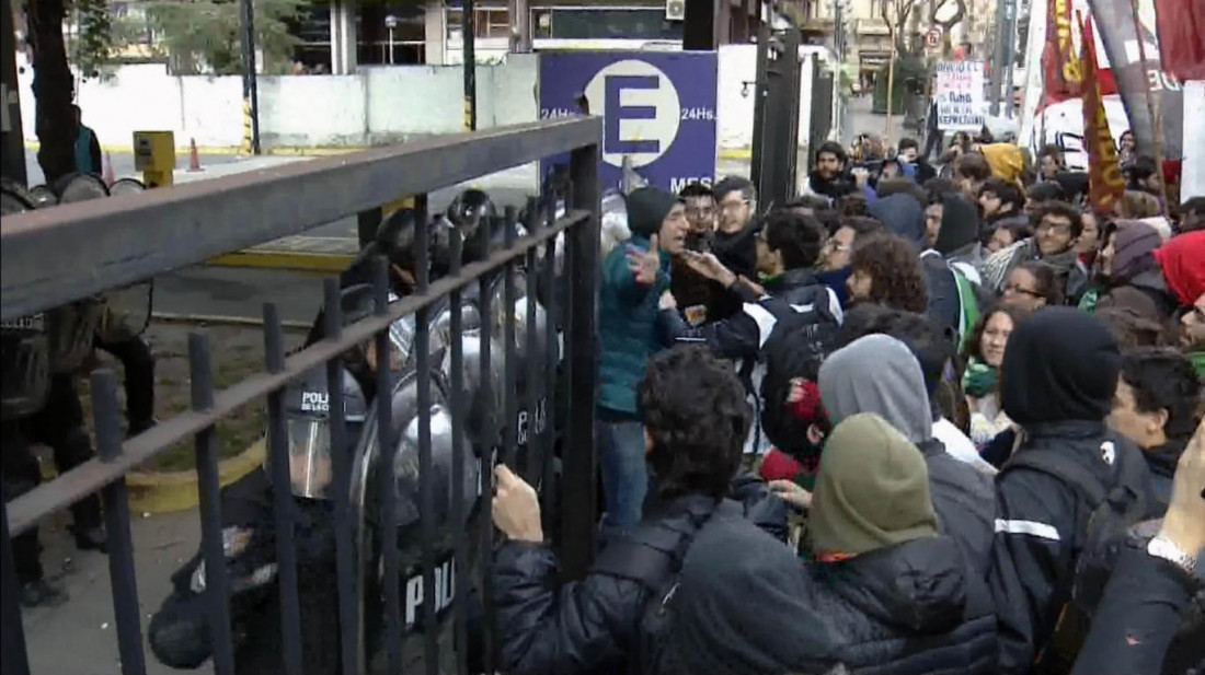 Incidentes en la UBA: destrozos y detenidos